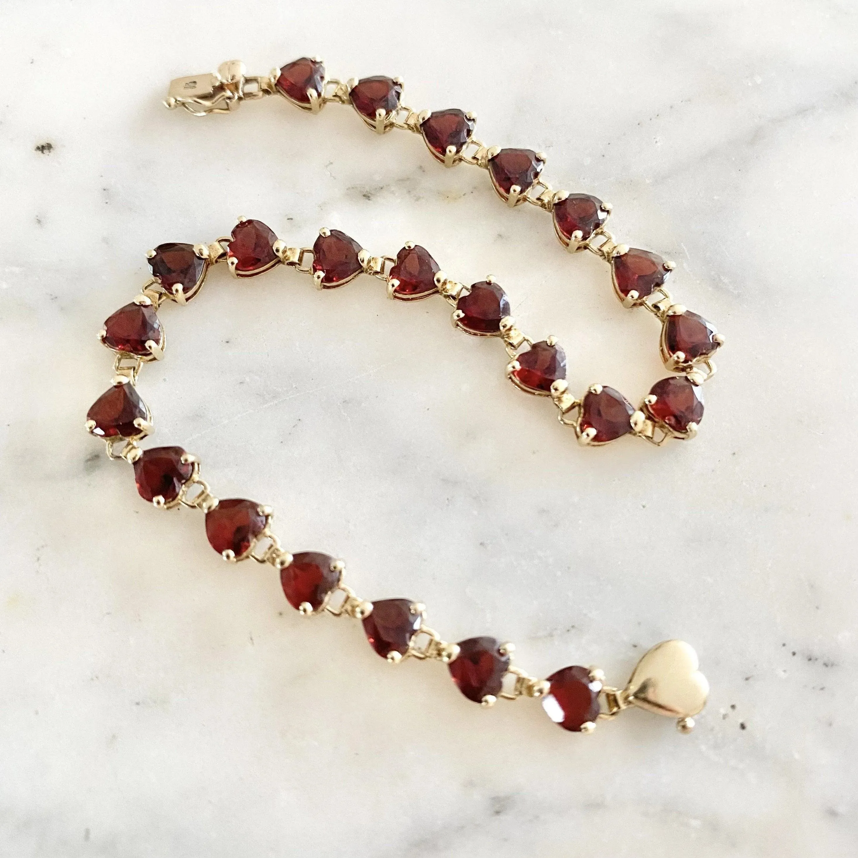Garnet 9ct Gold Gemstone Heart Bracelet