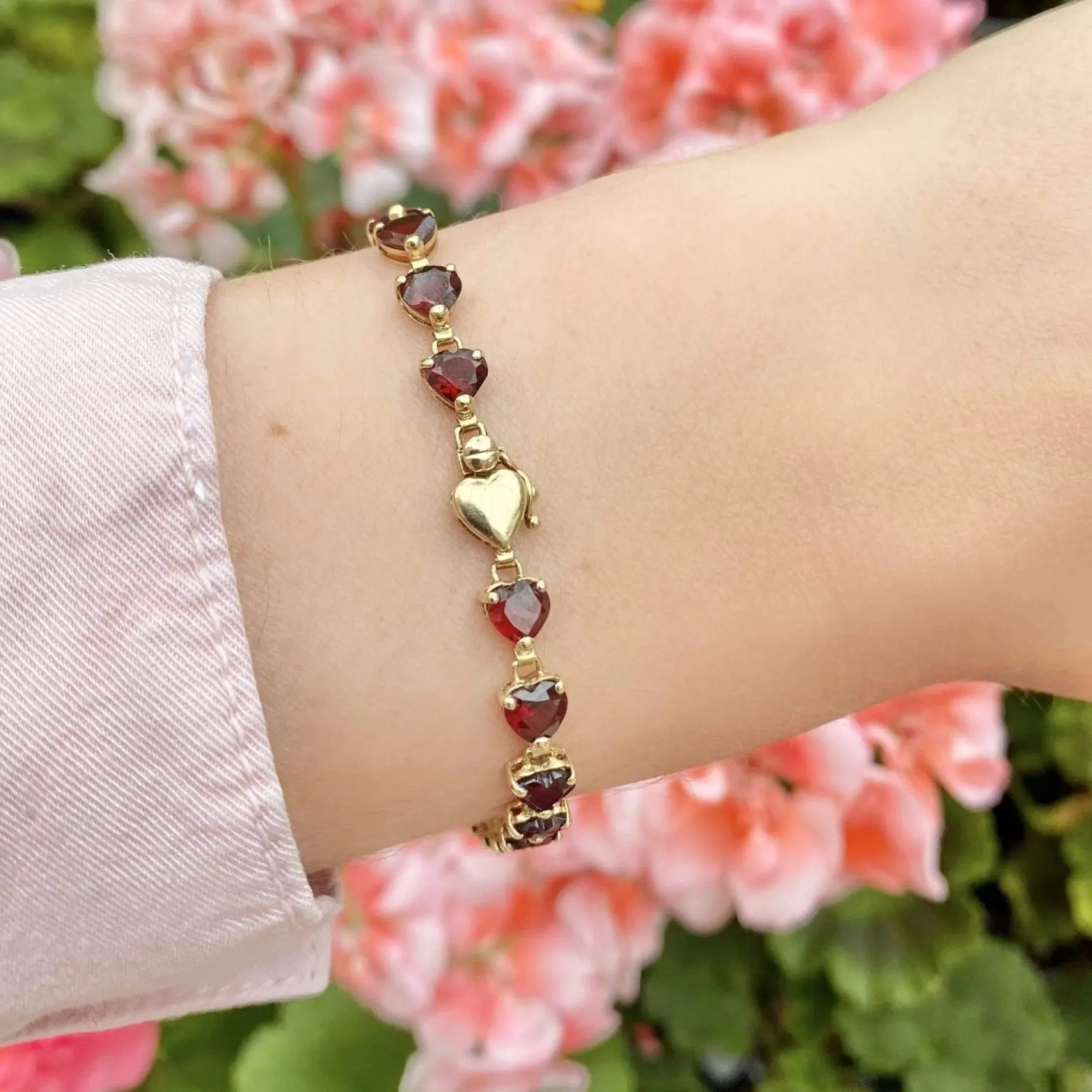 Garnet 9ct Gold Gemstone Heart Bracelet