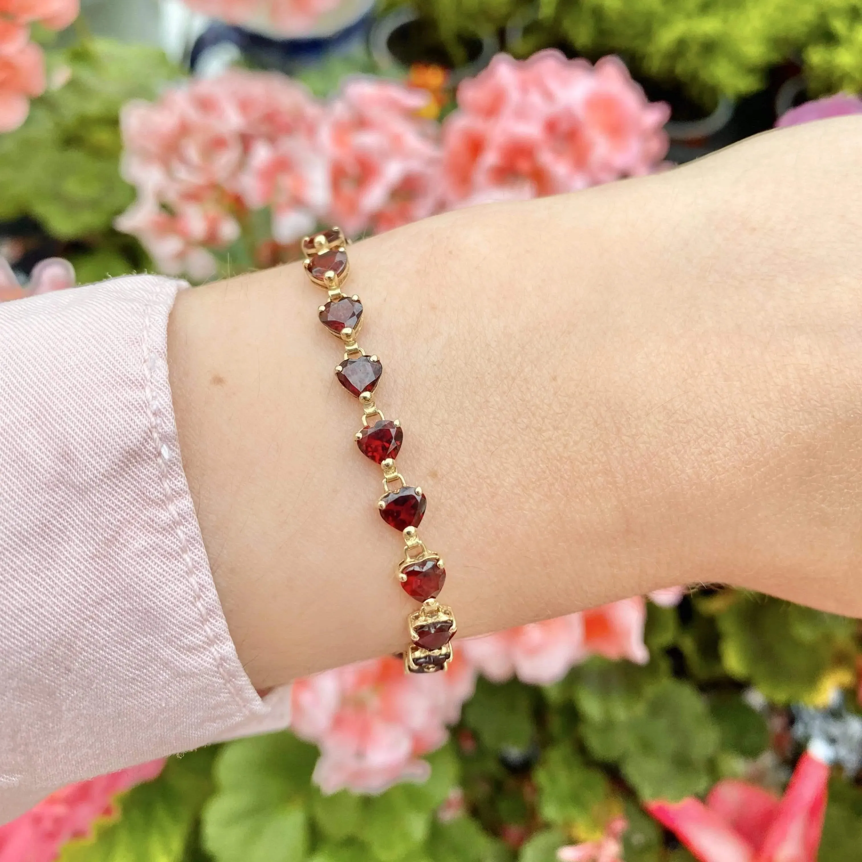 Garnet 9ct Gold Gemstone Heart Bracelet