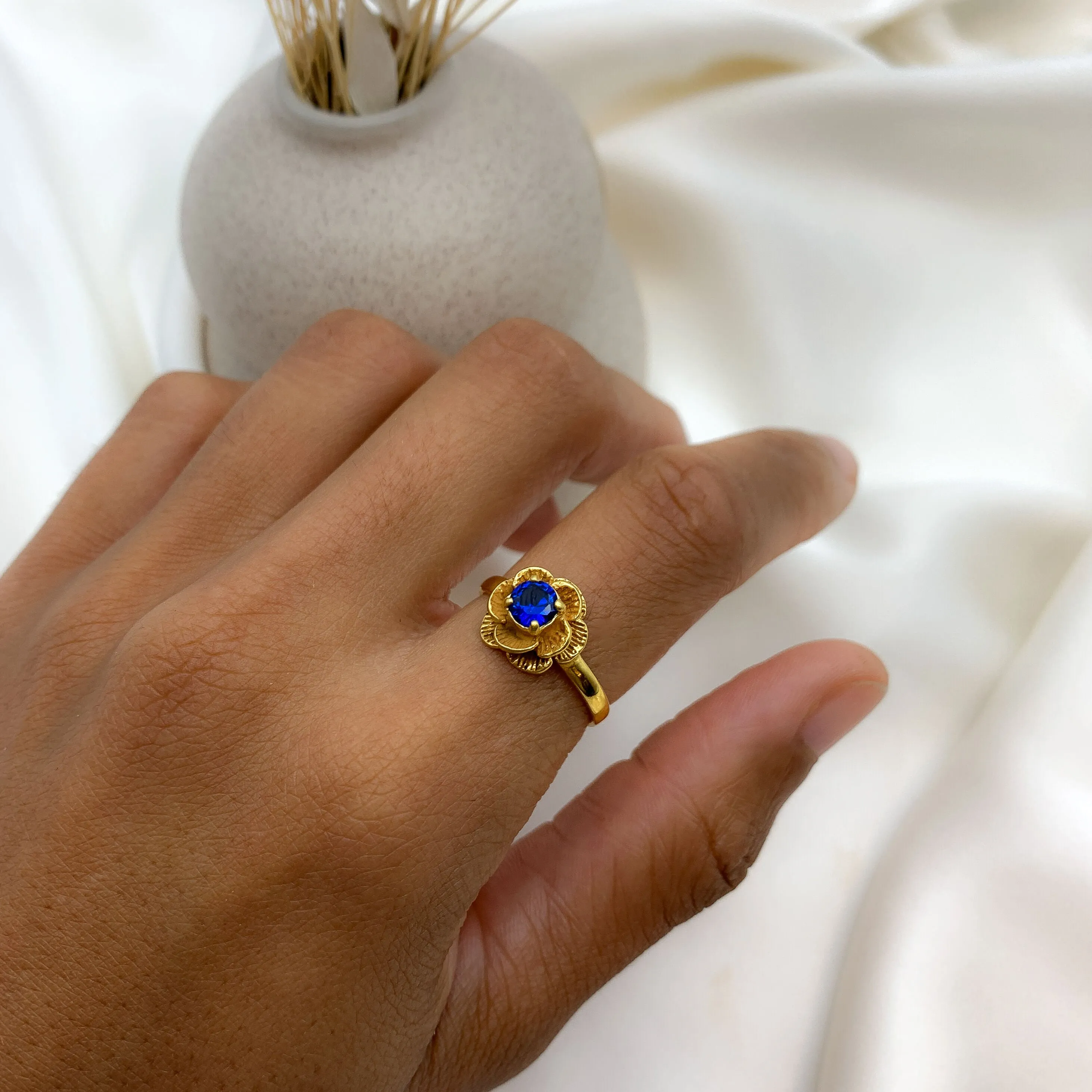 Gold Sapphire Ring - Vintage Flower Ring - Dainty Rose Ring